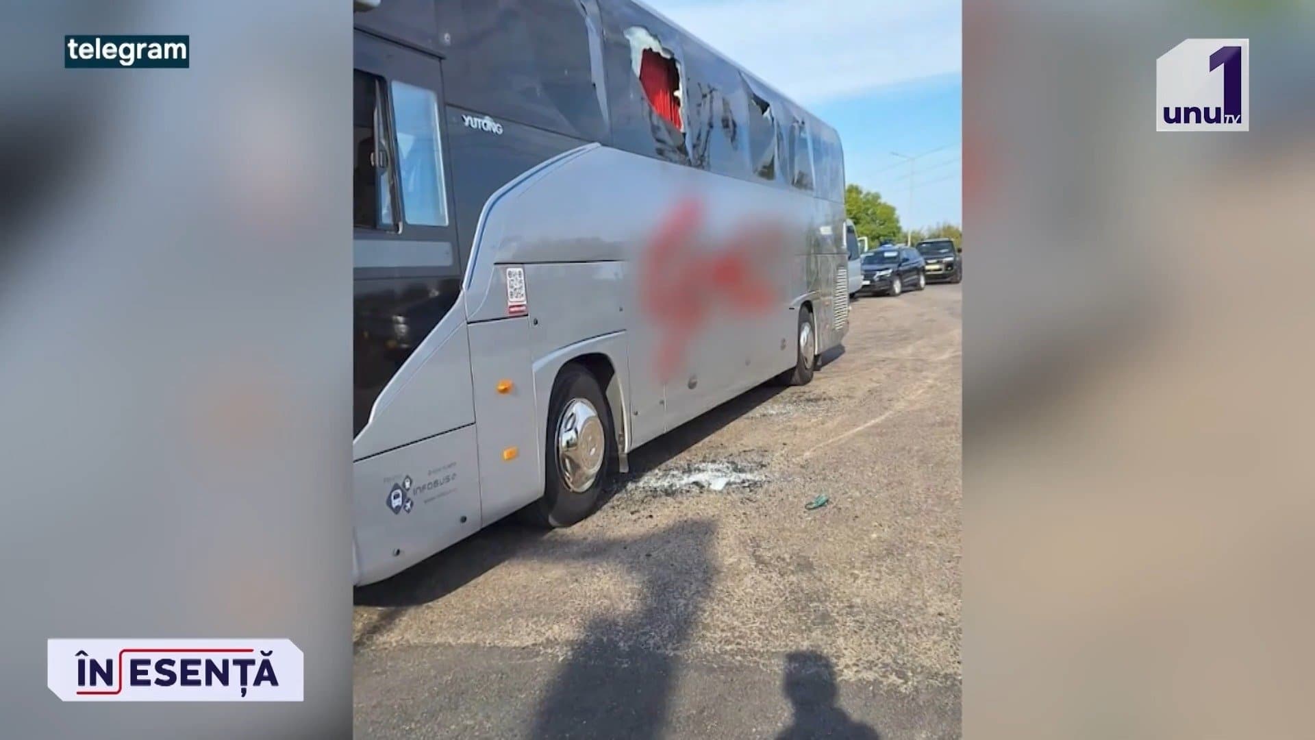 AUTOBUZ DE PASAGERI LOVIT DE DRONĂ